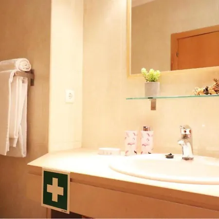Apartamento T1 Flamingo - - 1,5 Km Da *