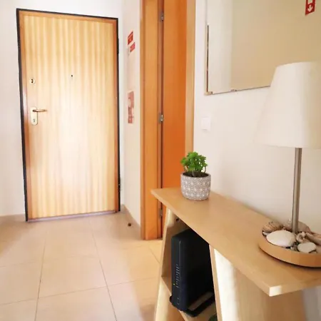 Apartamento T1 Flamingo - - 1,5 Km Da *